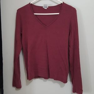 V-neck long sleeve shirt.